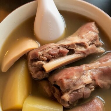 Bak Kut Teh (Malaysian Spiced Pork Rib Soup)
