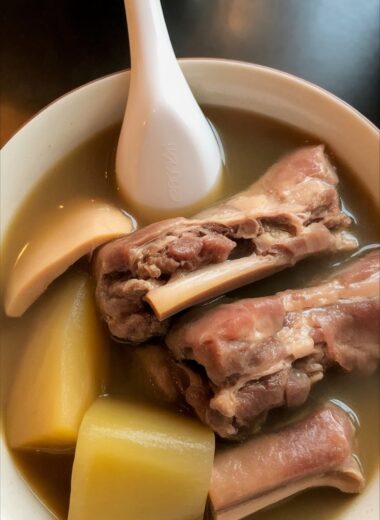 Bak Kut Teh (Malaysian Spiced Pork Rib Soup)