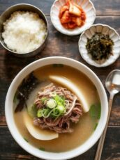 Korean Rice Cake Soup (Tteokguk)